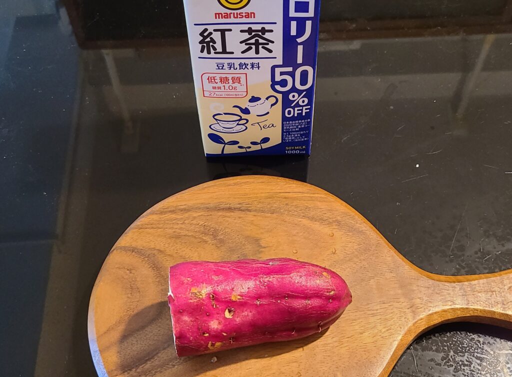 さつま芋と紅茶の豆乳のアイスクリームの材料を紹介している写真